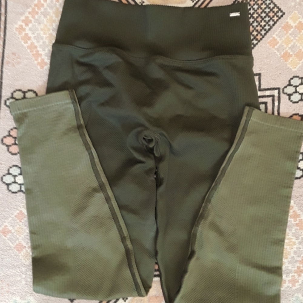 PINK active 'i am strong' Seamless high waisted leggings size S. Ombre green.